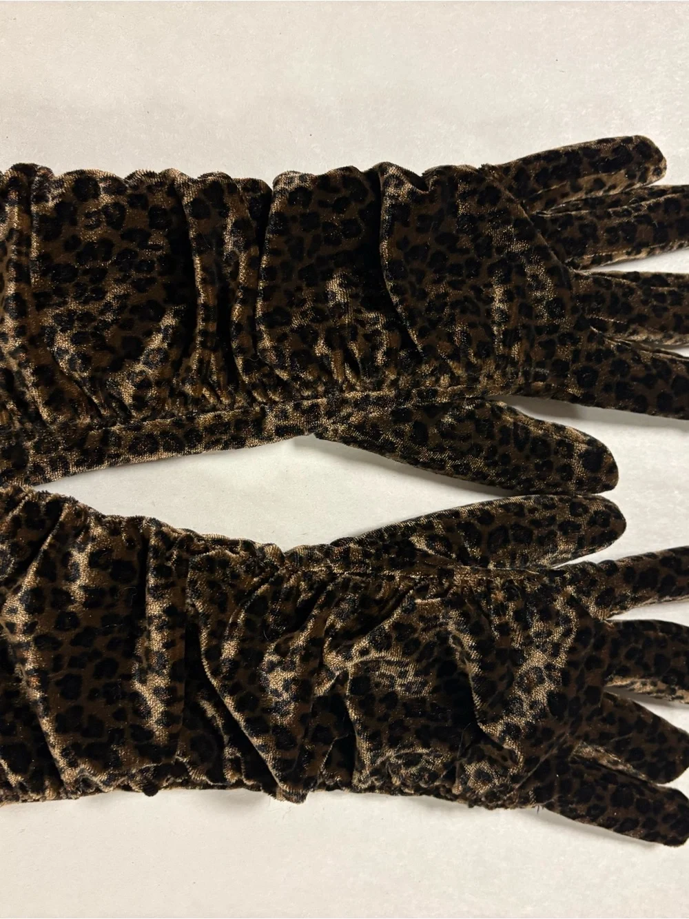 Cejon articulate Women's Leopard Velvet Ruched Gloves - Brown One  Size